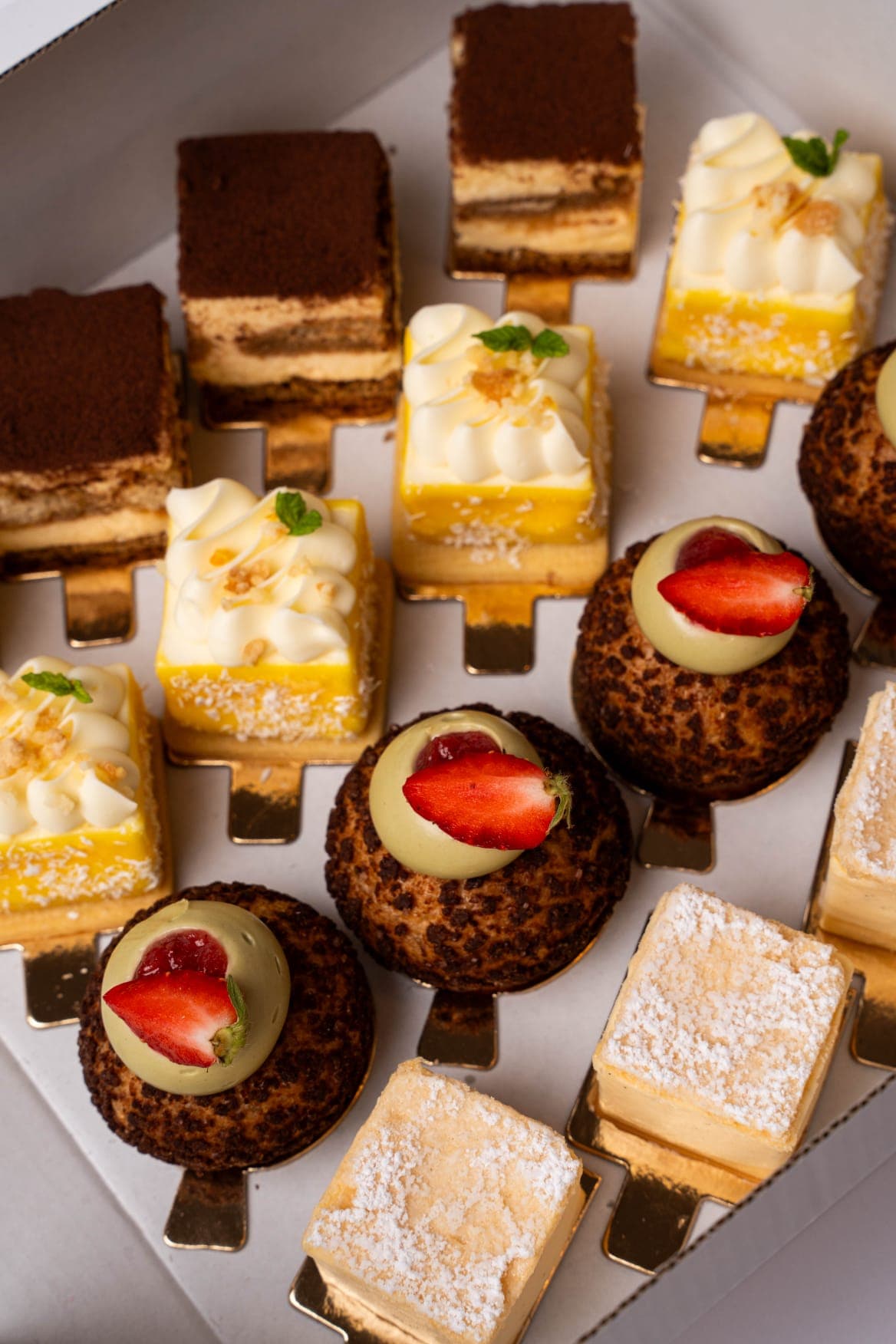 Petit fours box 1