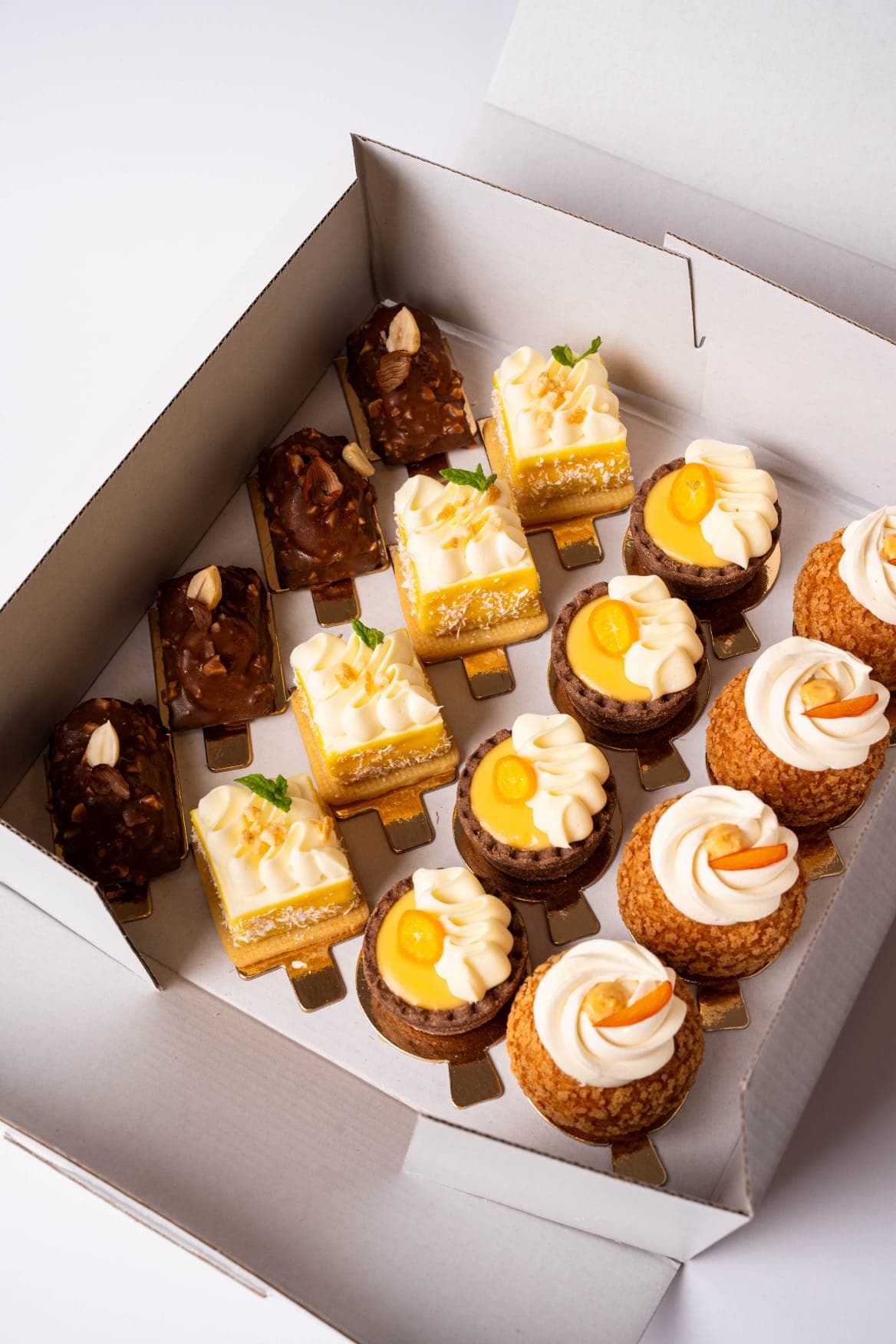 Petit fours box 2