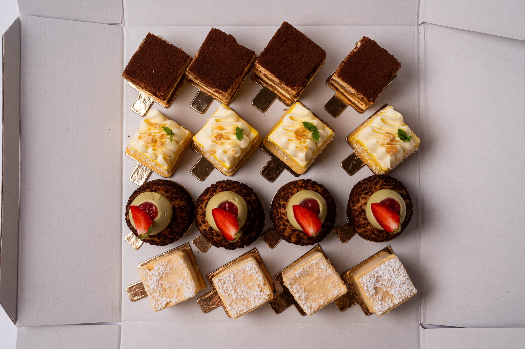 Petit fours box 3